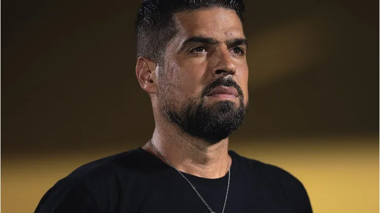 António Oliveira pode tirar meio-campista das mãos do Grêmio