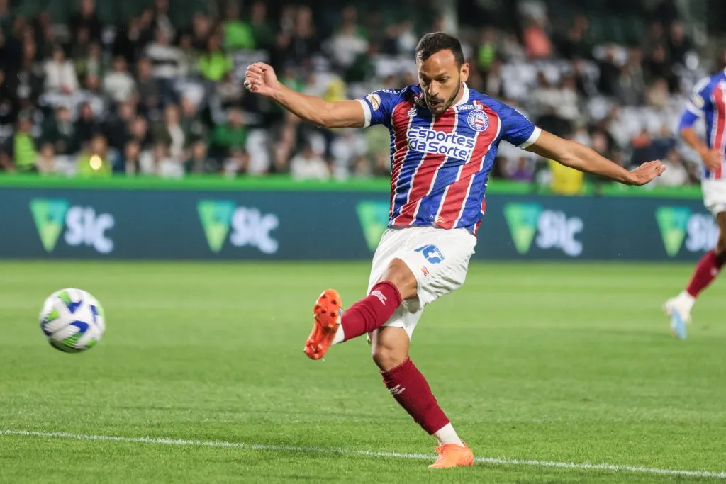 Yago Felipe é outro na reserva de Rogério Ceni e oferecido pelo Bahia ao Santos – Foto: Robson Mafra/AGIF