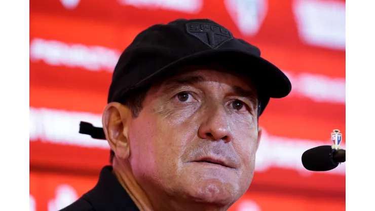 Muricy já está em tratativas com meia de 28 anos, mas viu Grêmio entrar na disputa