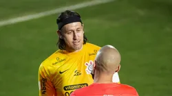 Julio Cesar e Cassio durante partida do Brasileirão de 2021. Os dois foram companheiros no Timão.