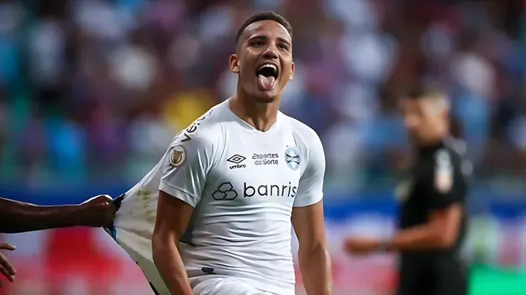 Gustavo Martins comemorando gol pelo Grêmio, em 2023. Foto: Lucas Uebel/Grêmio