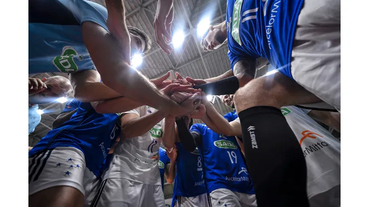 Atletas do Cruzeiro se preparam para mais um jogo na Superliga Masculina de Vôlei (Foto: Divulgação/Sada Cruzeiro)