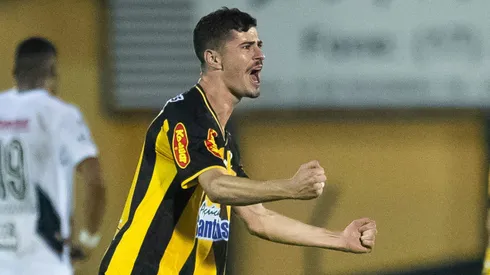 Rômulo atuando pelo Novorizontino. Ele foi vendido ao Palmeiras e enfrentará o time na semifinal do Paulista.