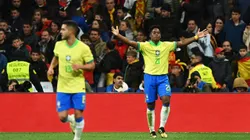 Endrick comemora o gol contra a Espanha no Santiago Bernabéu. Foto: Denis Doyle/Getty Images)