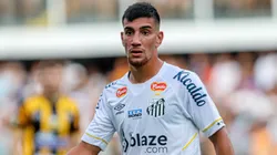 Pedrinho, do Santos, durante partida contra o Novorizontino, pelo Paulistão 2024 - Foto: Reinaldo Campos/AGIF