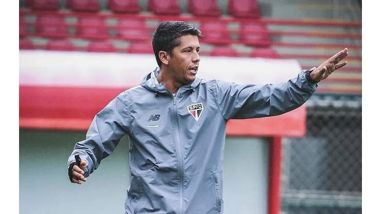 Thiago Carpini no comando do São Paulo vai ter continuidade a depender do jogo contra Talleres, pela Libertadores - Foto: Flick oficial do São Paulo