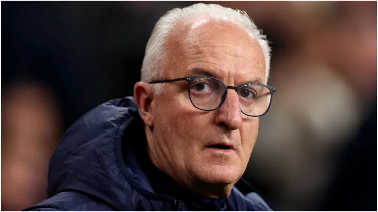 Dorival Jr, técnico do Brasil, durante partida contra a Inglaterra - Foto: Catherine Ivill/Getty Images