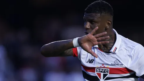 Zagueiro do São Paulo novamente vacilou.