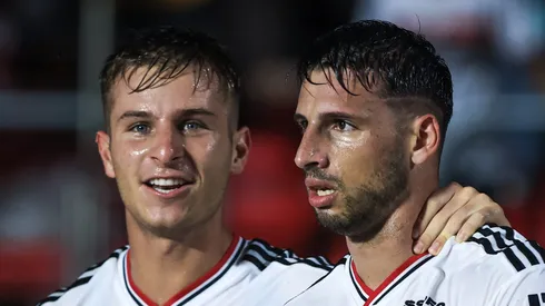 SP - Sao Paulo - 12/02/2023 - PAULISTA 2023, SAO PAULO X SANTOS - Calleri jogador do Sao Paulo comemora seu gol com Galoppo jogador da sua equipe durante partida contra o Santos no estadio Morumbi pelo campeonato Paulista 2023