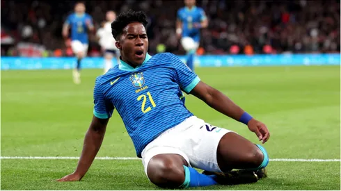 Endrick comemora gol pela Seleção Brasileira - Foto: Catherine Ivill/Getty Images
