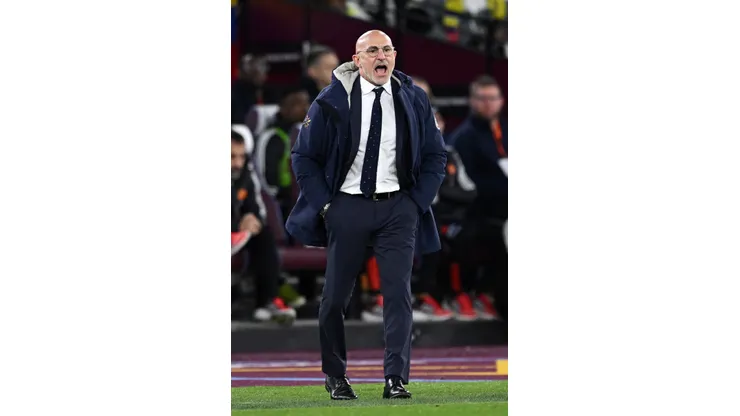 LONDON, ENGLAND - MARCH 22: Luis de la Fuente, Head Coach of Spain reacts during the international friendly match between Spain and Colombia at London Stadium on March 22, 2024 in London, England. (Photo by Justin Setterfield/Getty Images)