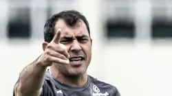 Carille durante treino no CT Rei Pelé. Treinador conta com novidade em atividade de hoje (25). Foto: Ivan Storti/Santos FC