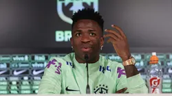 Vinicius Jr. concedeu entrevista coletiva na Seleção Brasileira e estendeu a mão a Endrick - Foto: Rafael Ribeiro/CBF