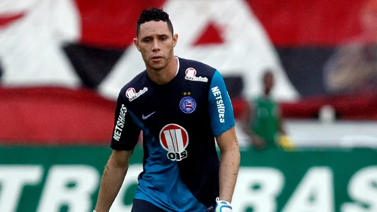 O goleiro Omar quando atuava pelo Bahia, em 2013, em jogo contra o Vitória pelo Campeonato Baiano. Foto: Felipe Oliveira/AGIF