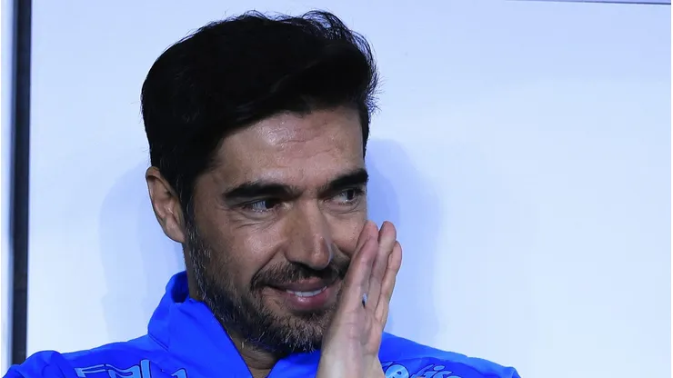 Abel Ferreira, durante jogo contra o São Paulo. Treinador tem preferência por atuar sempre na arena palestrina.