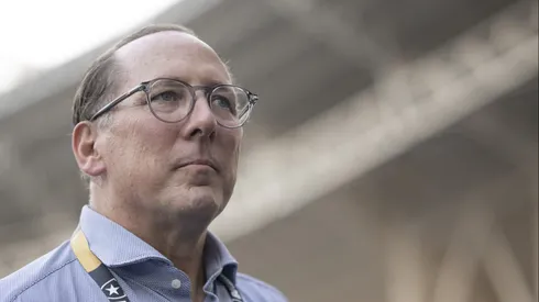 Textor quer fechar negócio por atacante com o Flamengo