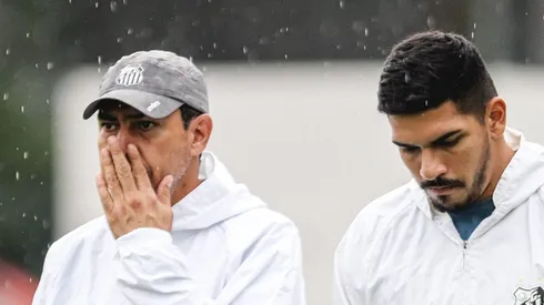 Carile e João Paulo em treinamento no CT Rei Pelé. Peixe mudou o elenco para 2024.