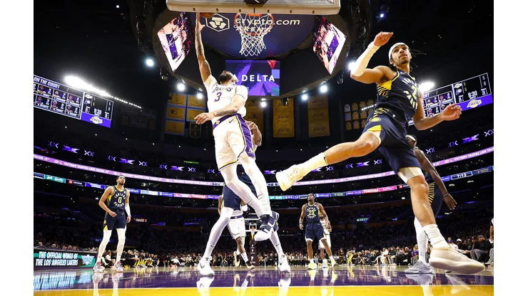 Os Lakers pegaram os Pacers e fizeram um grande jogo para manter viva a chance de play-off na temporada (Foto: Ronald Martinez/Getty Images)