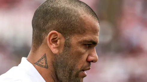 Daniel Alves está preso há mais de 1 ano na Espanha e deve ser solto hoje