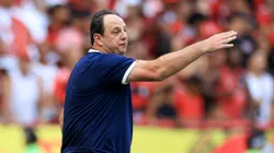 Rogério Ceni passando informações em Flamengo x Bahia (Foto: Buda Mendes/Getty Images)