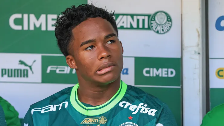 Endrick, do Palmeiras, durante partida contra o Botafogo pelo Brasileirão 2023 - Foto: Marcello Zambrana/AGIF