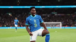 Endrick comemorando o gol do Brasil contra a Inglaterra. (Foto: Catherine Ivill/Getty Images)