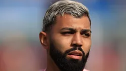 Gabigol durante aquecimento antes da final contra o Palmeiras, pela Libertadores de 2021. Atacante tem futuro indefinido no Mengão. Foto: Buda Mendes/Getty Images