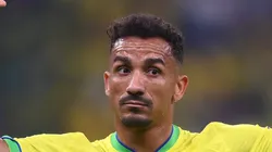 Danilo em partida contra Sérvia na Copa do Mundo de 2022. Lateral é comentado pela torcida rubro-negra. Foto: Laurence Griffiths/Getty Images