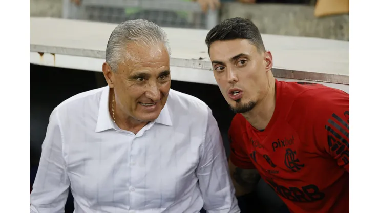 Tite e Matheus conversando em duelo do Campeonato Carioca entre Flamengo vs Fluminense Foto: Wagner Meier/Getty Images)