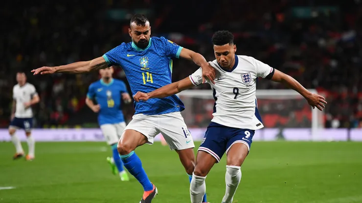 O zagueiro atuando pela Seleção Brasileira. O jogador foi um dos destaques no amistoso