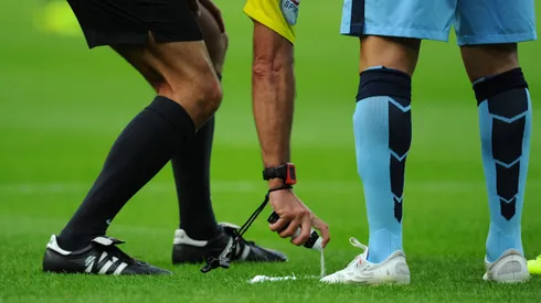 NEWCASTLE UPON TYNE, ENGLAND - AUGUST 17: Referee Martin Atkinson sprays his magic free kick line spray during the Barclays Premier League match between Newcastle United and Manchester City at St James' Park on August 17, 2014 in Newcastle upon Tyne, England. (Photo by Stu Forster/Getty Images)