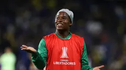 Endrick aquecendo antes de Boca Juniors vs Palmeiras (Foto: Daniel Jayo/Getty Images)