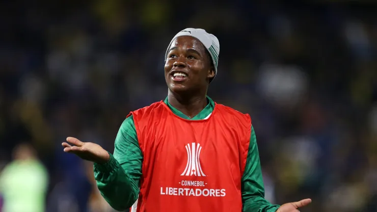 Endrick aquecendo antes de Boca Juniors vs Palmeiras (Foto: Daniel Jayo/Getty Images)