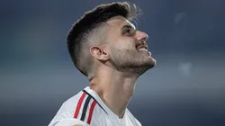 Beraldo rindo durante a execução do hino nacional quando jogava pelo São Paulo, em jogo no Campeonato Brasileiro. Foto: Heber Gomes/AGIF