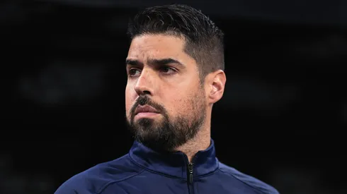 Treinador português tirou espaço de meia, que pode estar de saída do Timão