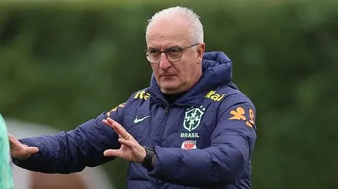 Dorival Jr., técnico da Seleção Brasileira, em treinamento antes de encarar a Inglaterra em Wembley. Foto: Rafael Ribeiro / CBF.