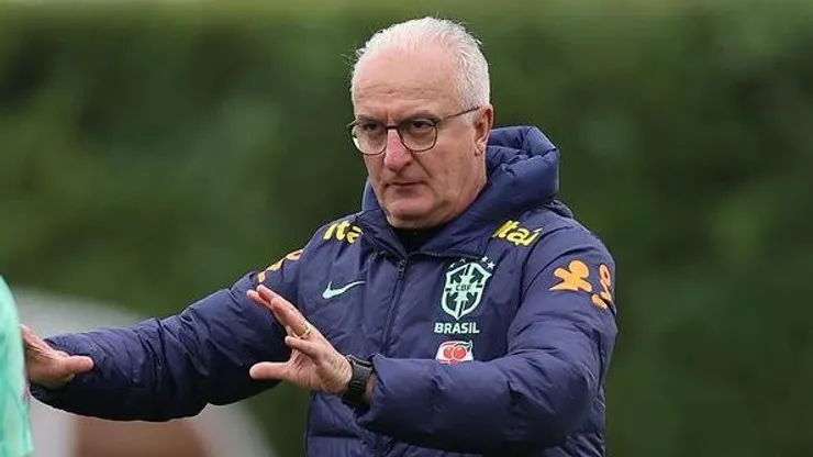 Dorival Jr., técnico da Seleção Brasileira, em treinamento antes de encarar a Inglaterra em Wembley. Foto: Rafael Ribeiro / CBF.
