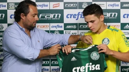 Alexandre Mattos apresentado Raphael Veiga no Palmeiras em 2016. Foto: Cesar Greco/Palmeiras
