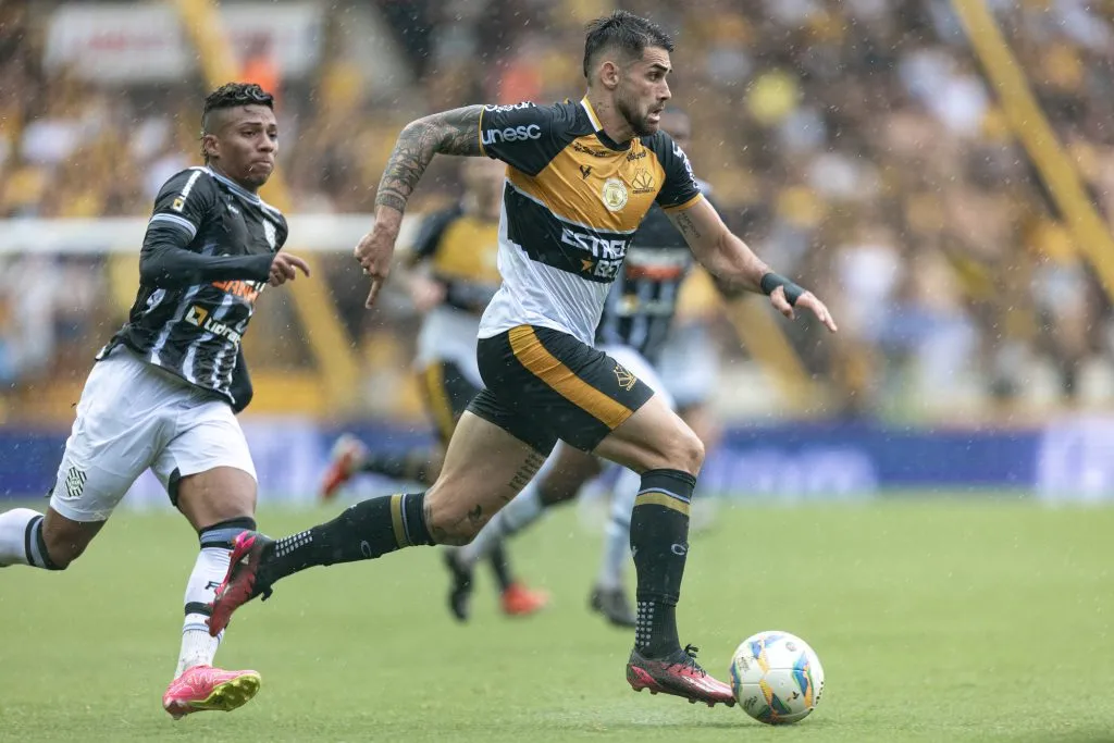 Felipe Vizeu em campo pelo Criciúma. Beno Küster Nunes/AGIF