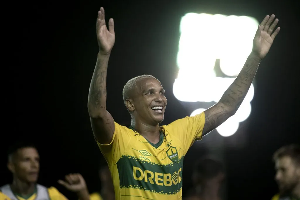 Deyverson em campo pelo Cuiabá, pela Copa do Brasil. Jorge Rodrigues/AGIF.