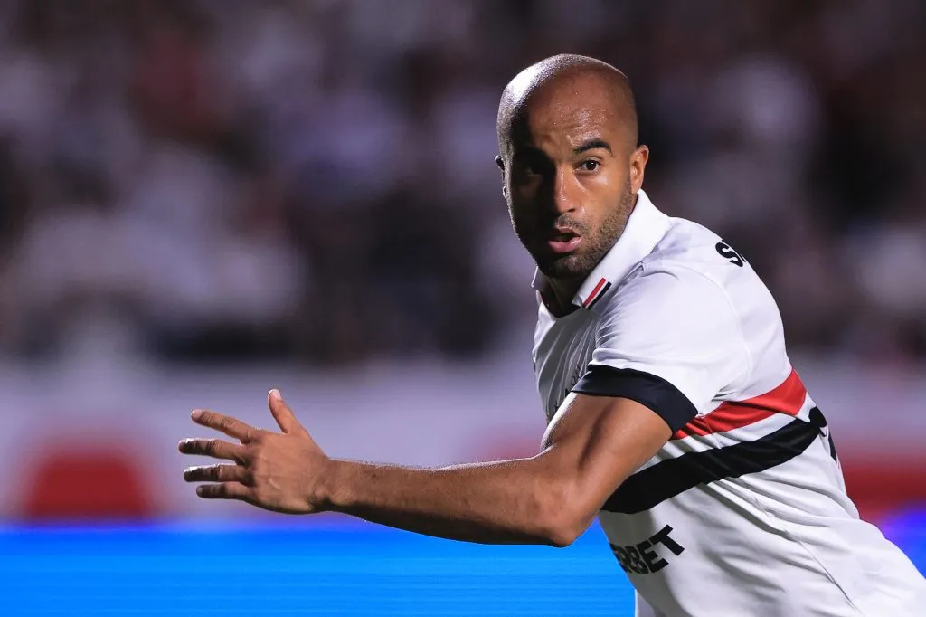 Lucas Moura em jogo pelo São Paulo. Ettore Chiereguini/AGIF.