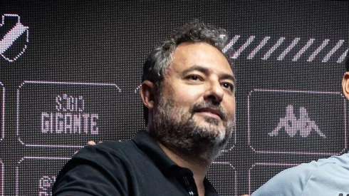 Alexandre Mattos durante a apresentação de seu último reforço. Foto: Leandro Amorim/Vasco.