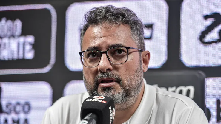 Alexandre Mattos, ex-diretor de futebol do Palmeiras, em entrevista coletiva no CT do Vasco - Foto: Thiago Ribeiro/AGIF