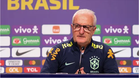 Dorival Jr. em coletiva de imprensa da Seleção Brasileira - Foto: Lucas Figueiredo/Getty Images