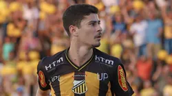 Meia fala sobre duelo contra seu próximo Clube