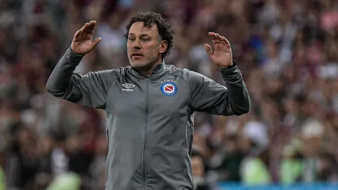 Gabriel Milito é o plano A do Atético Mineiro para substituir Felipão. O ex-zagueiro argentino se destacou nos últimos. Foto: Thiago Ribeiro/AGIF