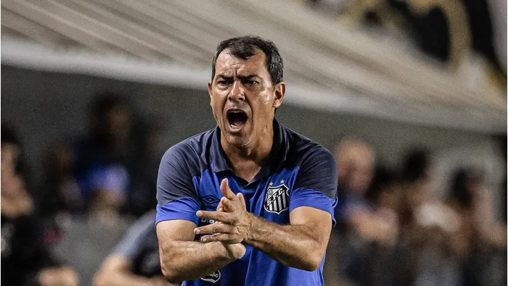 Carille não gostou do futebol apresentado contra a Lusa. Foto: Raul Baretta/ Santos FC.