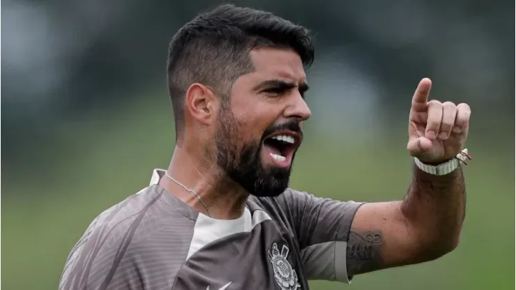 Foto: Rodrigo Coca/Agência Corinthians - António Oliveira define como será jogo treino contra o Santos
