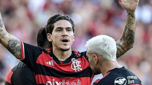 10/02/2024 - Pedro jogador do Flamengo comemora seu gol com jogadores do seu time durante partida contra o Volta Redonda no estadio Maracana pelo campeonato Carioca.