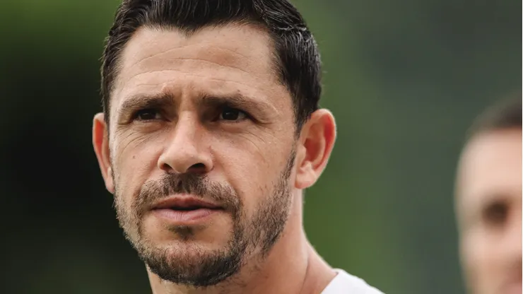 Giuliano jogador do Santos pode retornar de vez ao time titular de Fábio Carille. Foto: Reinaldo Campos/AGIF